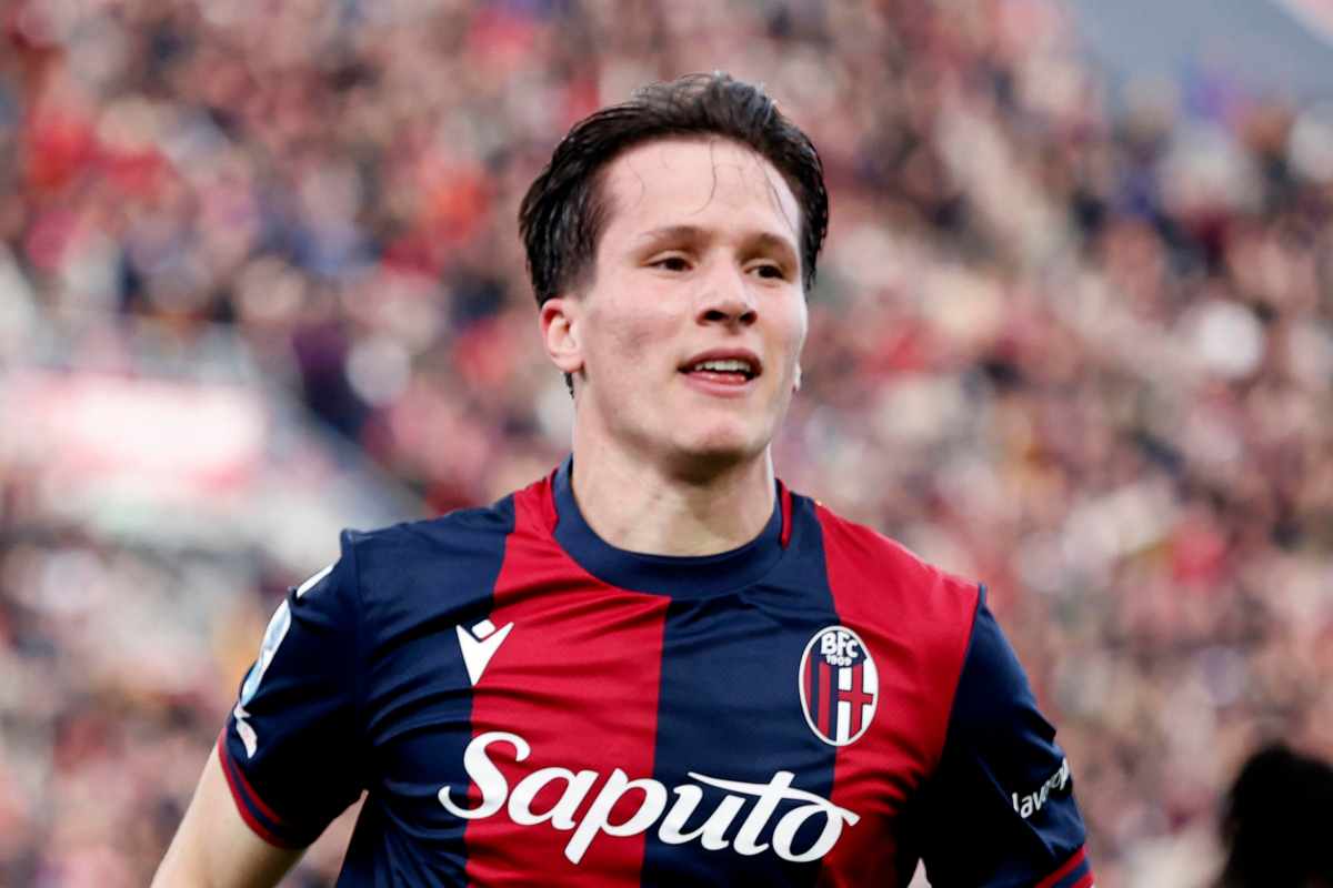 Giovanni Fabbian del Bologna esulta dopo un gol