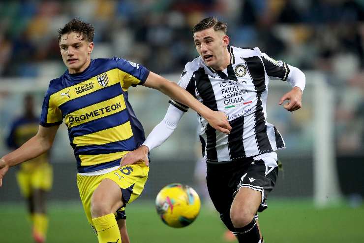 Giovanni Leoni in azione con il Parma