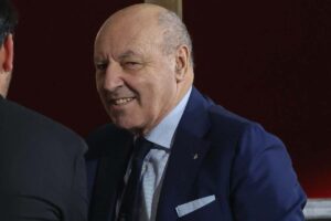 Giuseppe Marotta sorride