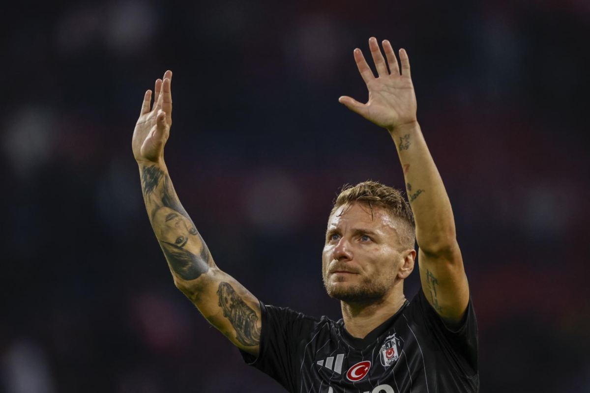 Immobile saluta in campo