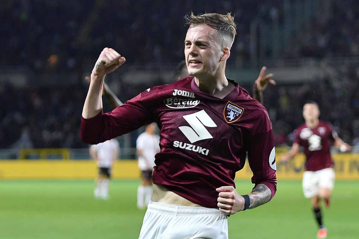 Ivan Ilic esulta dopo un gol