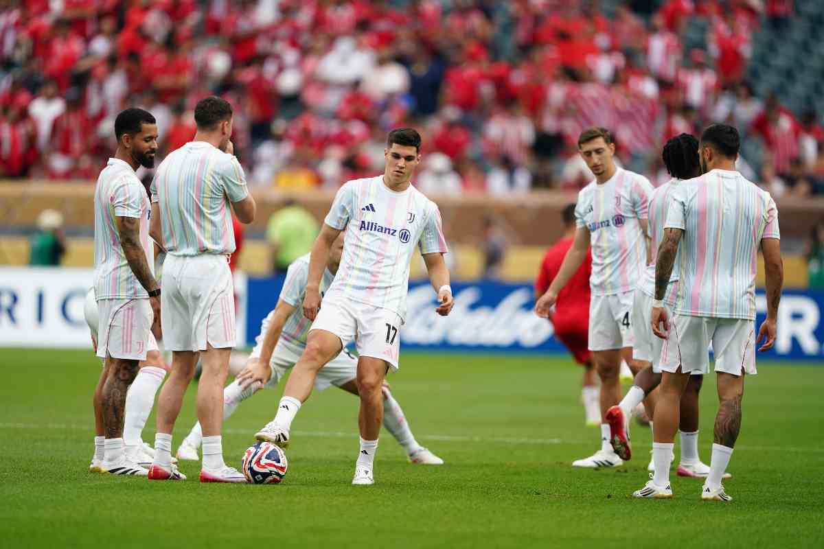 Juve, furia Comolli e Tudor dopo il ko con il City: via subito in due Juve, furia Comolli e Tudor dopo il ko con il City: via subito in due