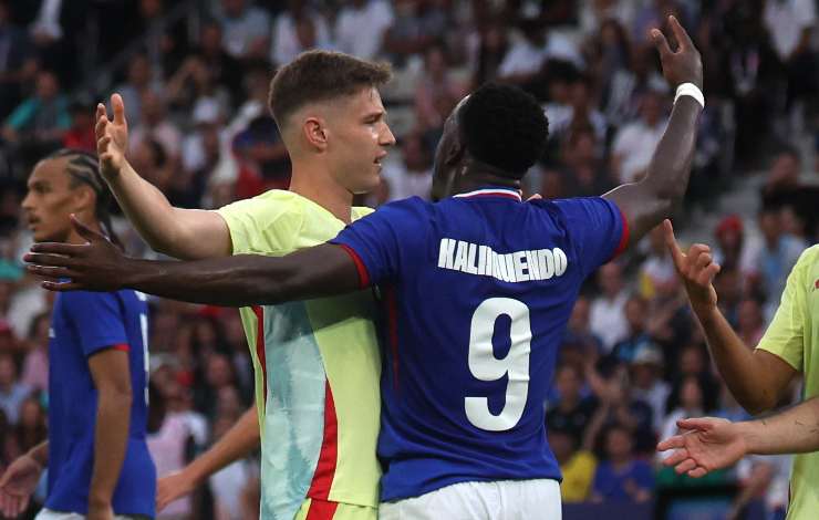 Arnaud Kalimuendo con la Francia