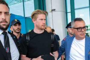 Kevin De Bruyne all'aeroporto di Napoli