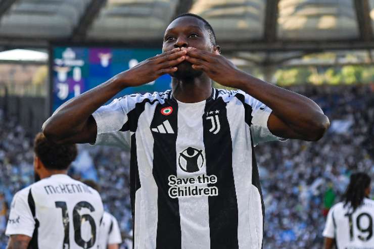 Kolo Muani festeggia dopo un gol
