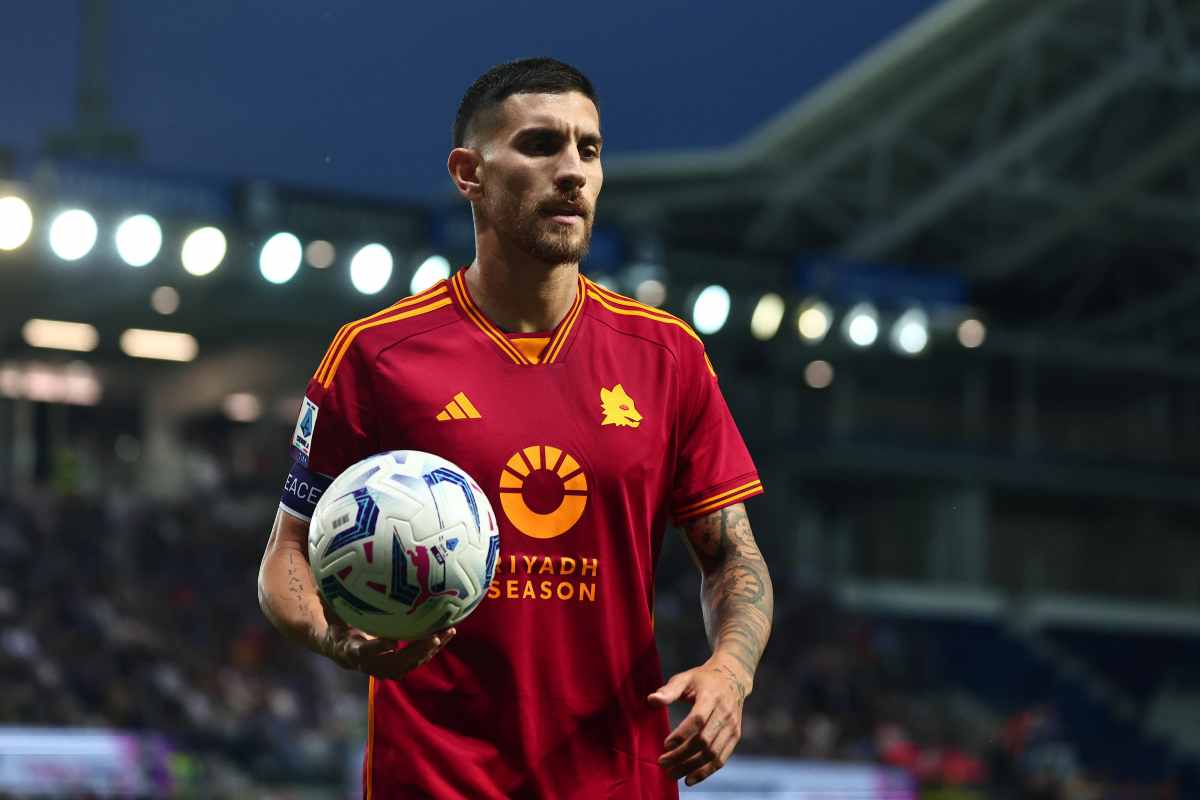 Lorenzo Pellegrini col pallone in mano