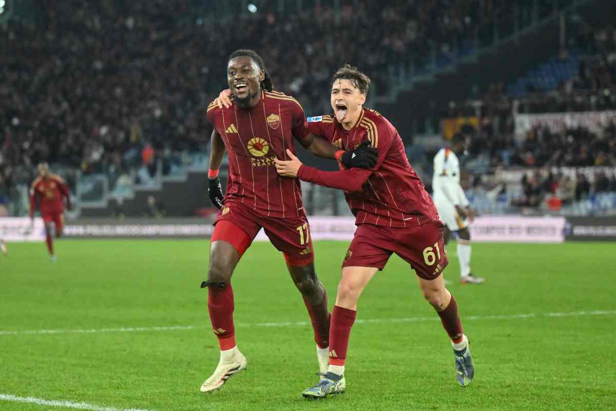 Manu Koné e Niccolò Pisilli esultano con la maglia della Roma