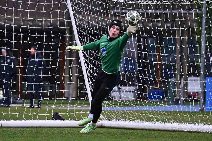Marco Carnesecchi in azione in allenamento