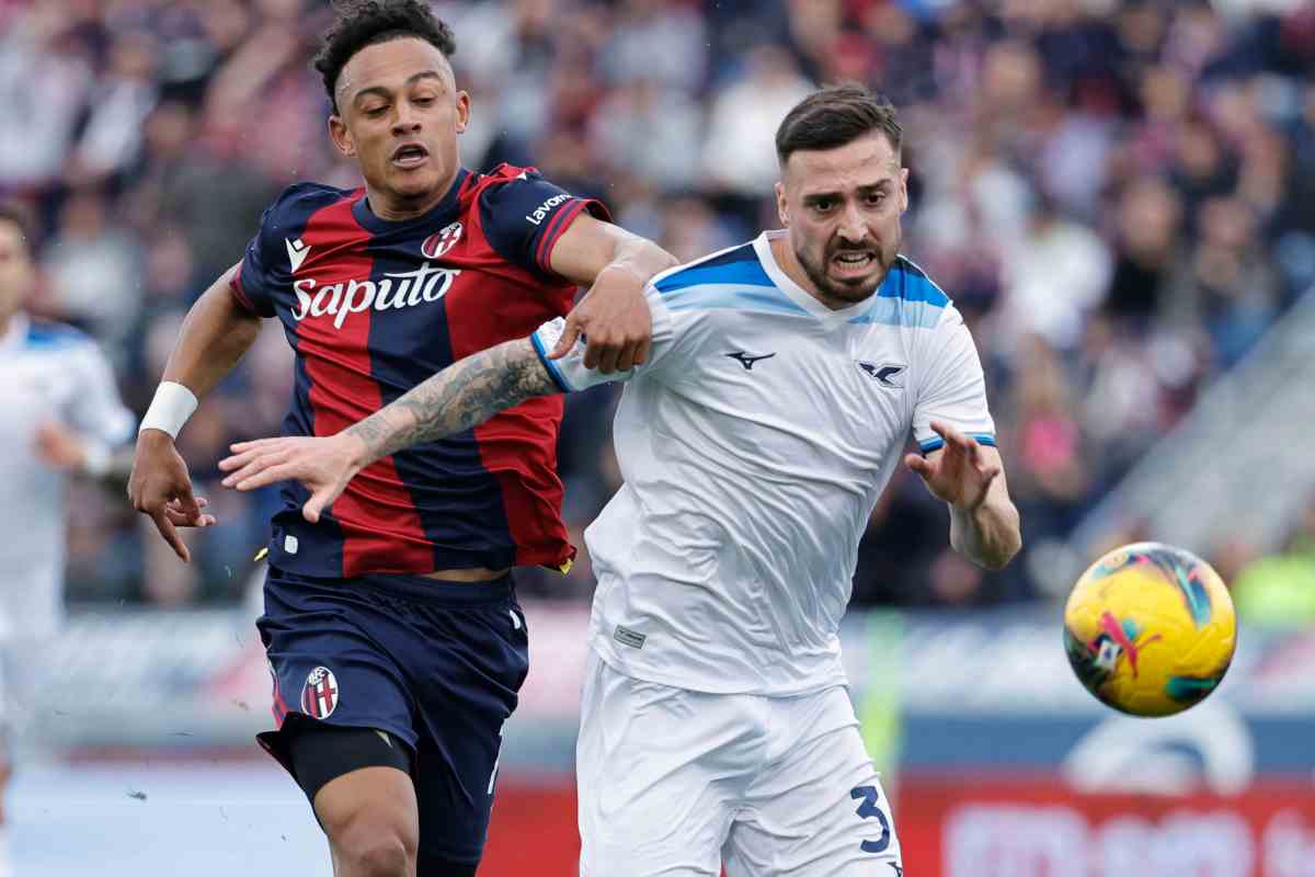 Mario Gila della Lazio affronta Dan Ndoye