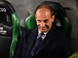Massimiliano Allegri sghignazza in panchina