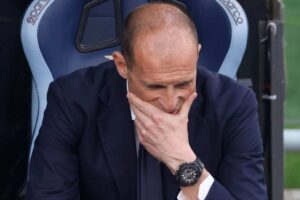 Max Allegri pensieroso