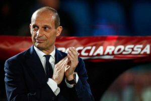 Max Allegri aplaude