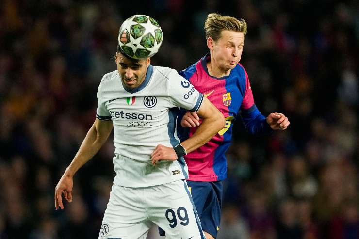 Mehdi Taremi in azione contro il Barcellona