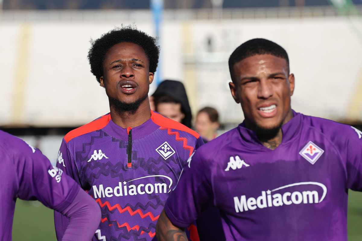 Michael Folorunsho con la maglia della Fiorentina