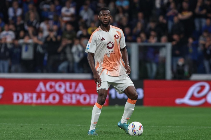Ndicka in campo con la Roma