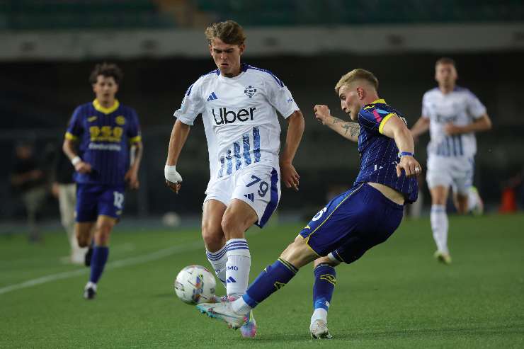 Nico Paz in azione contro il Verona