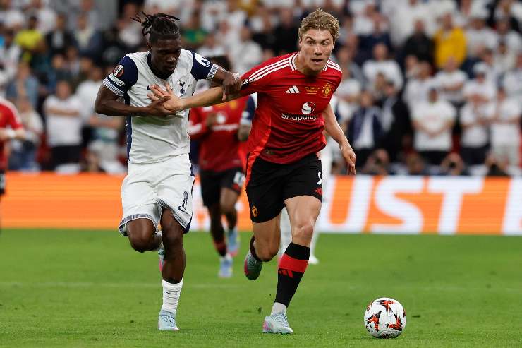 Rasmus Hojlund in azione con la maglia dello United