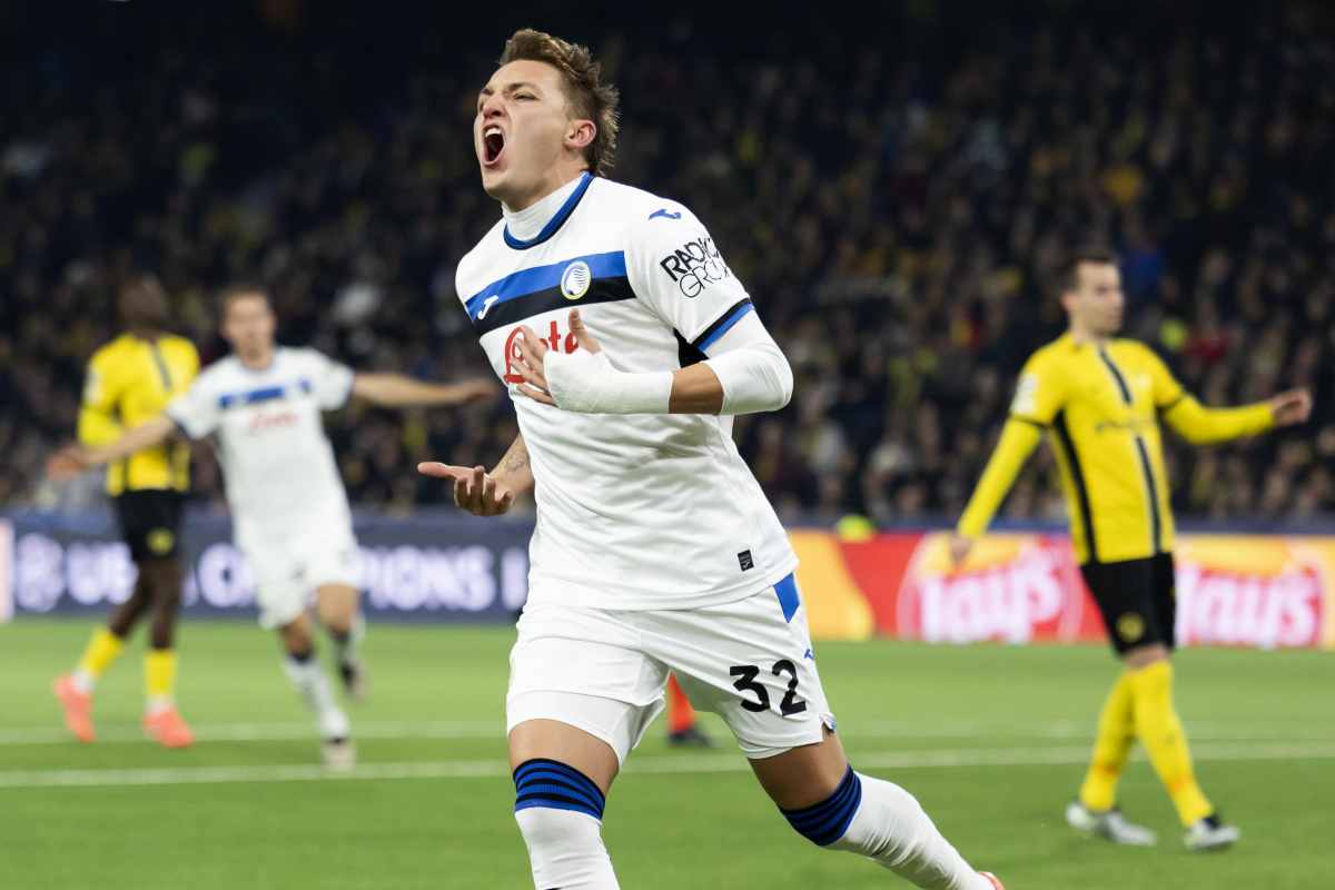 Mateo Retegui esulta dopo un gol con l'Atalanta