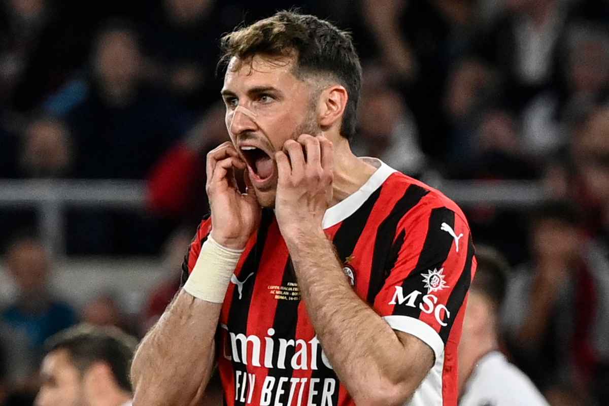 Santiago Gimenez, ora sono guai: una situazione che può cambiare tutto Santiago Gimenez, ora sono guai: una situazione che può cambiare tutto