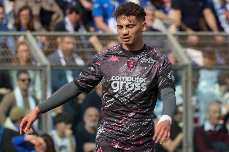 Sebastiano Esposito con la maglia dell'Empoli