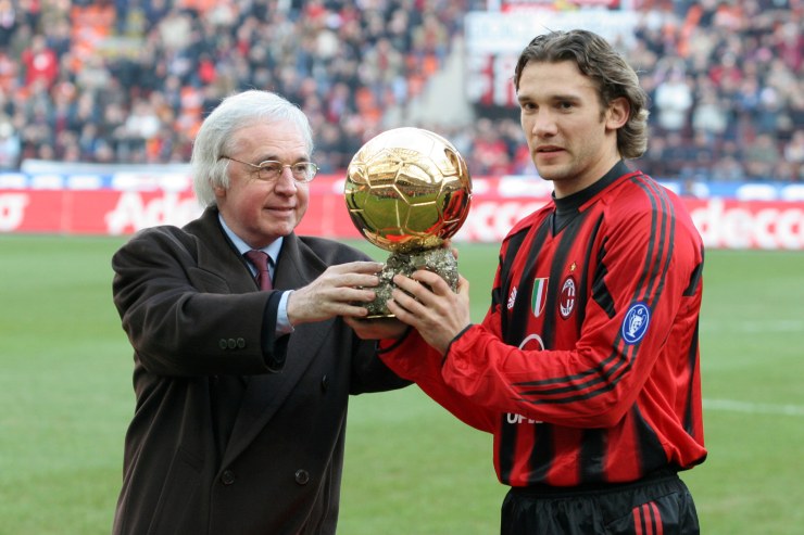 Shevchenko riceve il Pallone d'Oro 