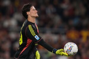 Svilar in campo con la Roma