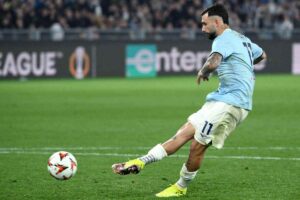 Valentin Castellanos in azione con la Lazio