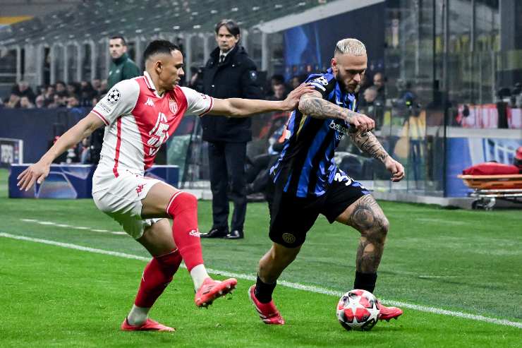 Vanderson in azione contro l'Inter