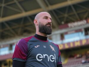 Vanja Milinkovic Savic con la maglia di allenamento del Torino
