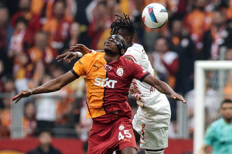 Victor Osimhen in azione