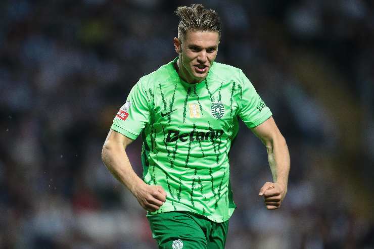 Viktor Gyokeres esulta con la maglia dello Sporting Lisbona