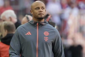Vincent Kompany pensieroso