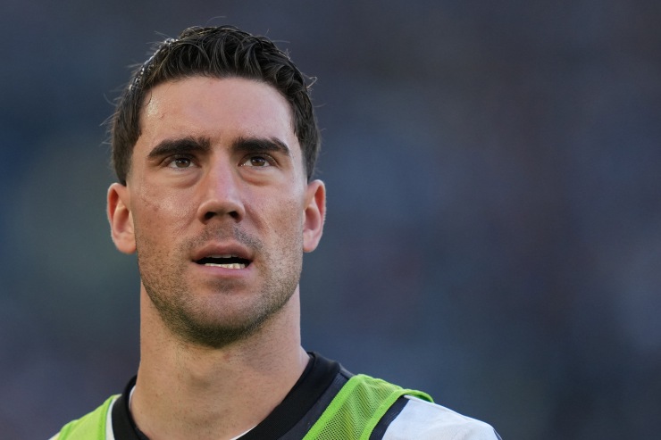 Vlahovic serio prima della partita