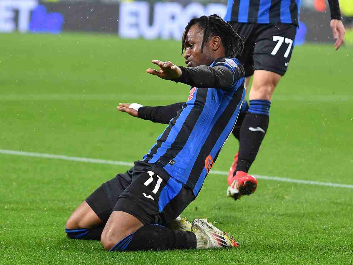 Ademola Lookman esulta 