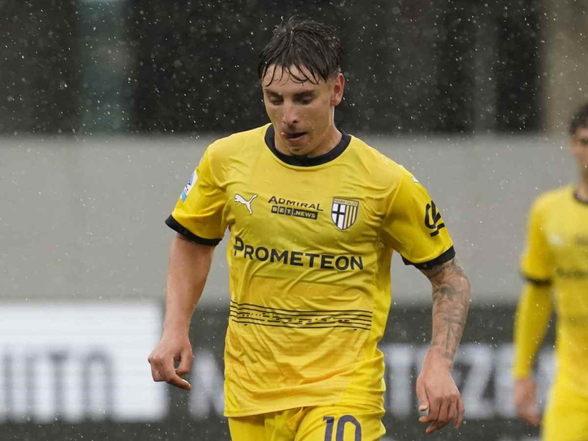 Adrian Bernabe con la maglia del Parma