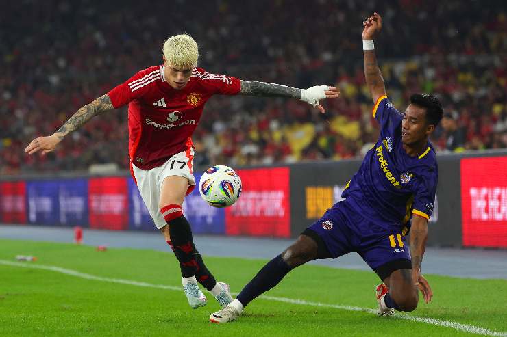 Alejandro Garnacho in azione con la maglia del Manchester