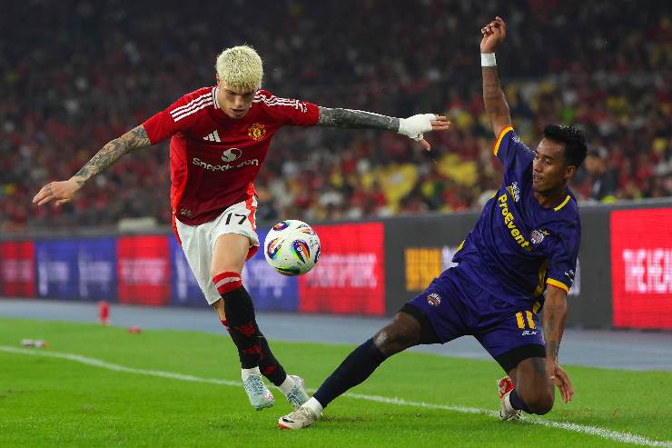 Alejandro Garnacho in azione con lo united