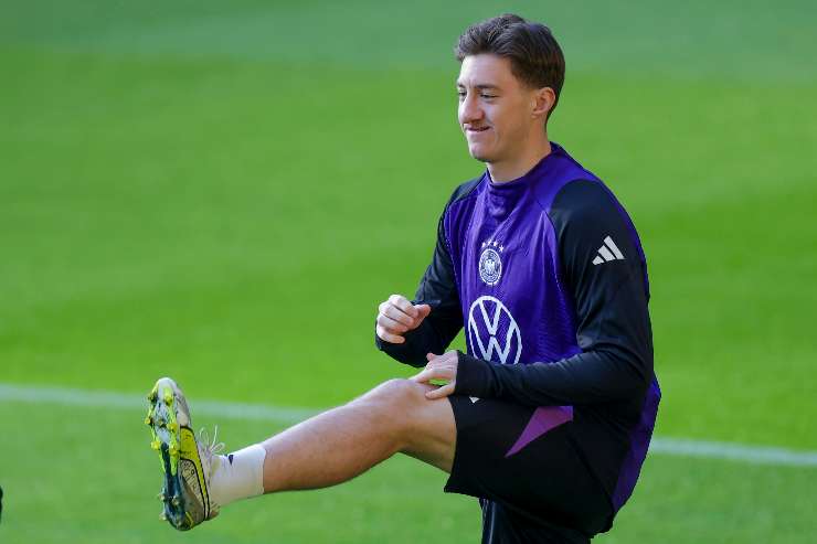 Angelo Stiller durante un allenamento con la Germania