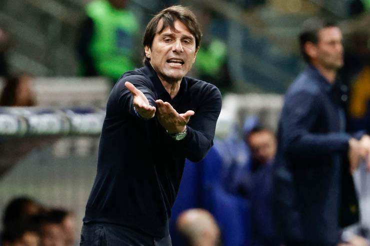 Antonio Conte dà indicazioni
