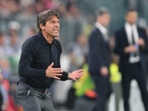 Antonio Conte carica la squadra dalla panchina