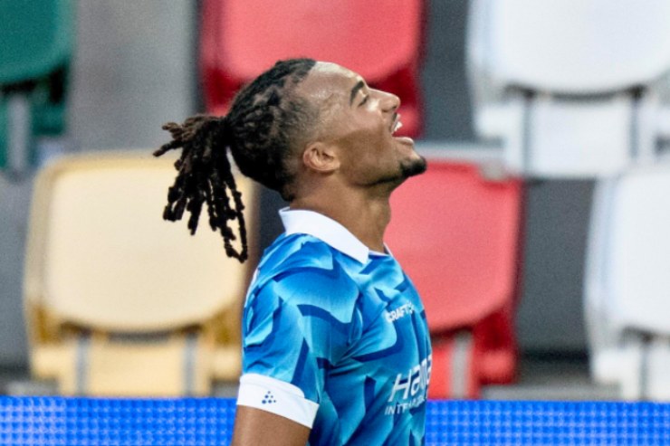 Archie Brown esulta in campo