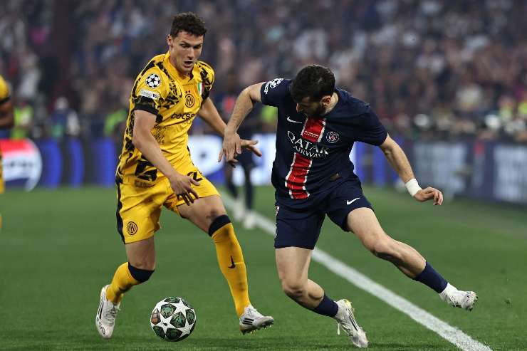 Benjamin Pavard in azione contro il PSG
