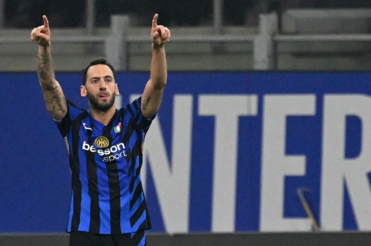 Calhanoglu esulta 