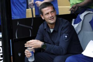 Cristian Chivu osserva perplesso