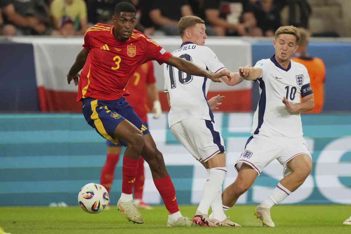 Cristian Mosquera con la maglia della Spagna U21