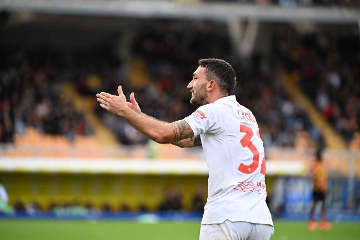 Danilo Cataldi applaude