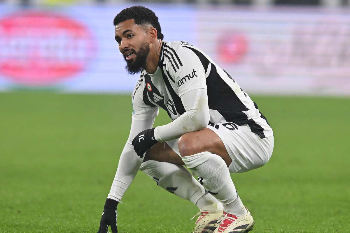 Colpo di scena Douglas Luiz: il retroscena cambia il mercato della Juventus Colpo di scena Douglas Luiz: il retroscena cambia il mercato della Juventus