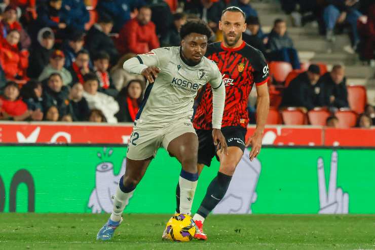 Enzo Boyomo in azione con l'Osasuna