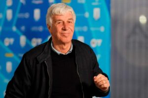 Gasperini sorridente extra campo