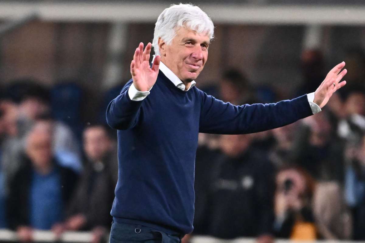 Gian Piero Gasperini saluta